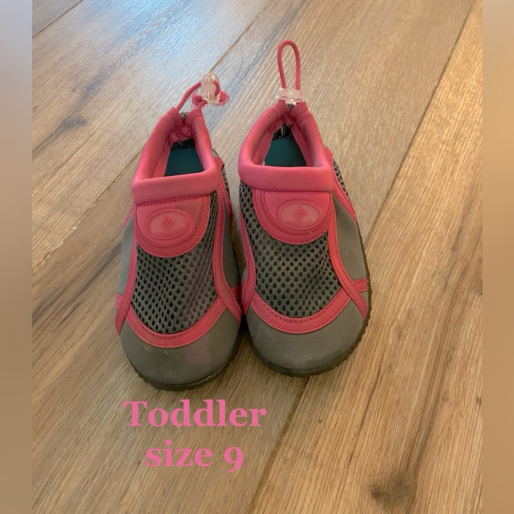 Toddler Girls Water Shoes Size 9